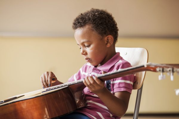 Nathan Rizzuti How Many Strings Does a Guitar Have? (hint: the answer is 6) - Music Minds