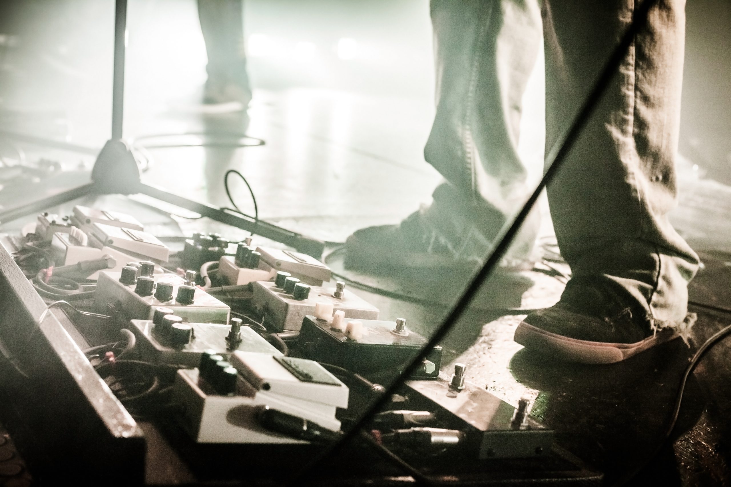 low angle of pedal board to determine how many guitar pedals is too many