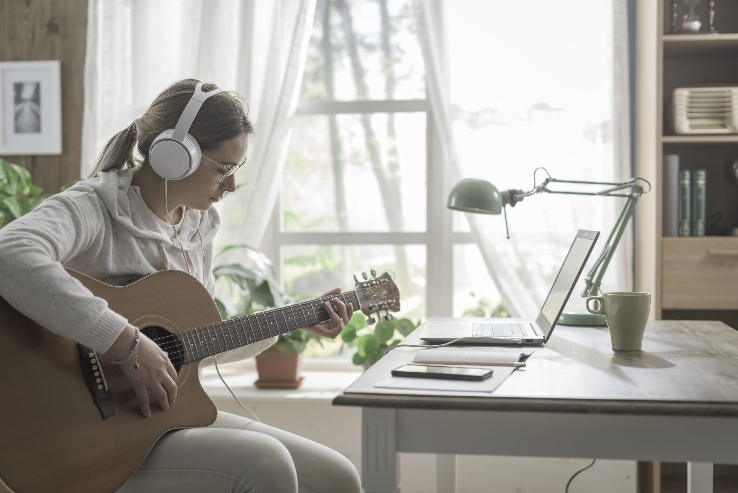 woman showing how to connect guitar to computer