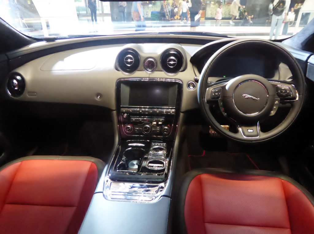 Jaguar XJ (X351) Interior