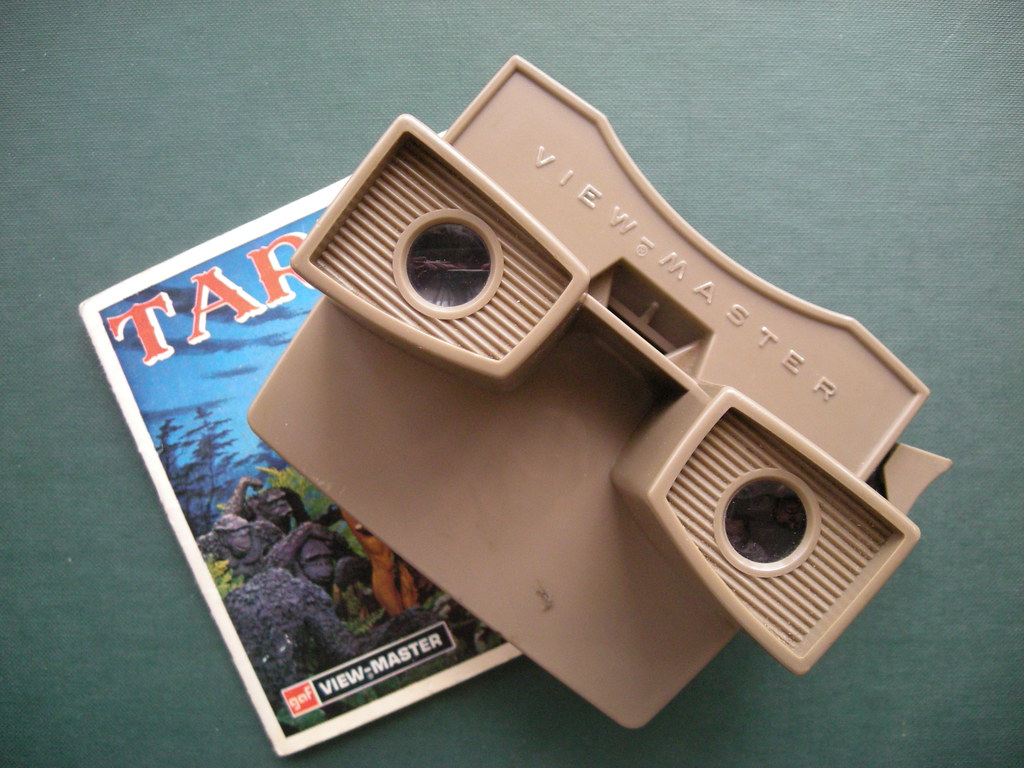Using a View Master to See 3D Images