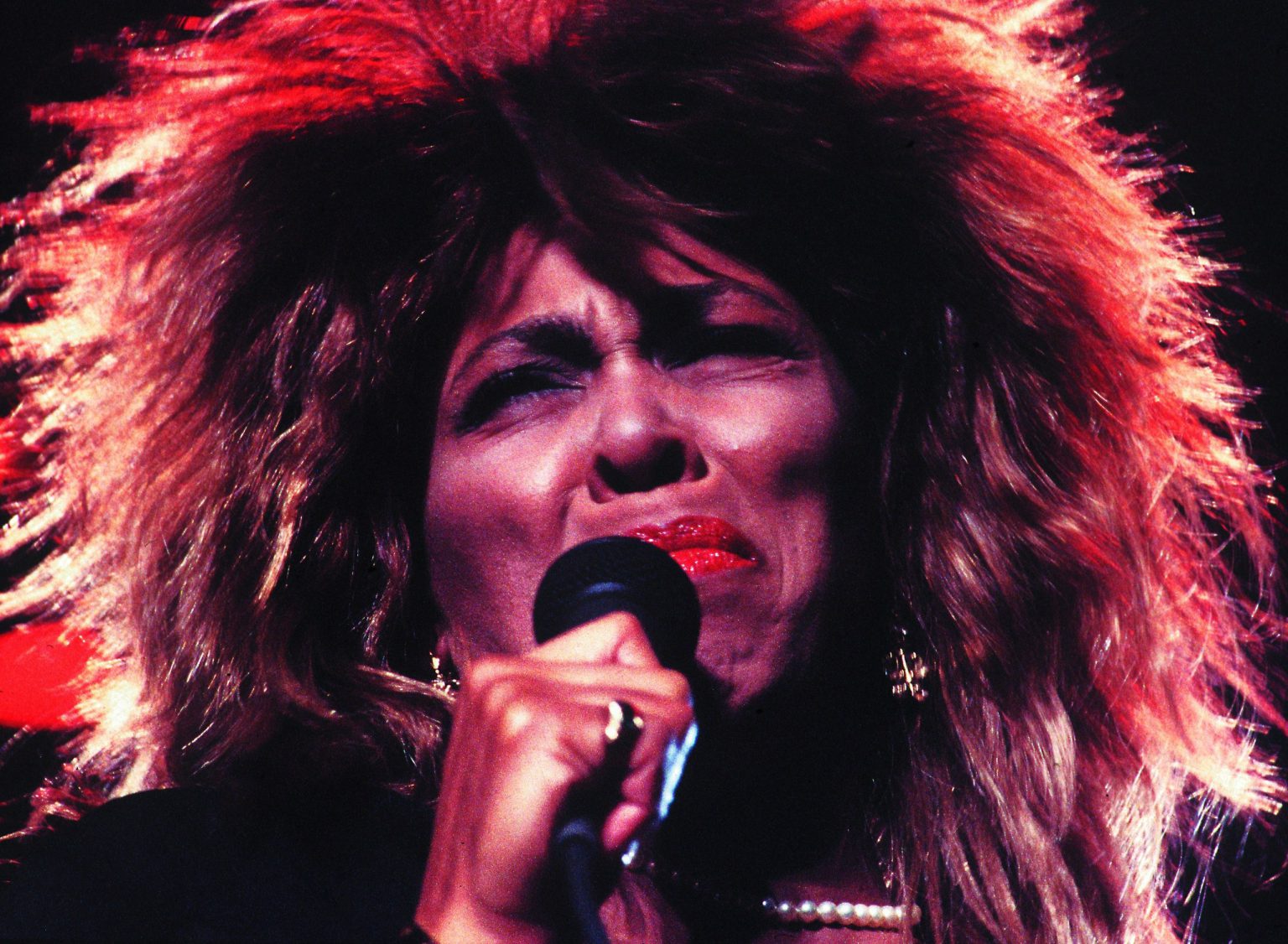 Did Tennessee Just Botch Tina Turner’s Statue? Fans Say Yes - Music Minds